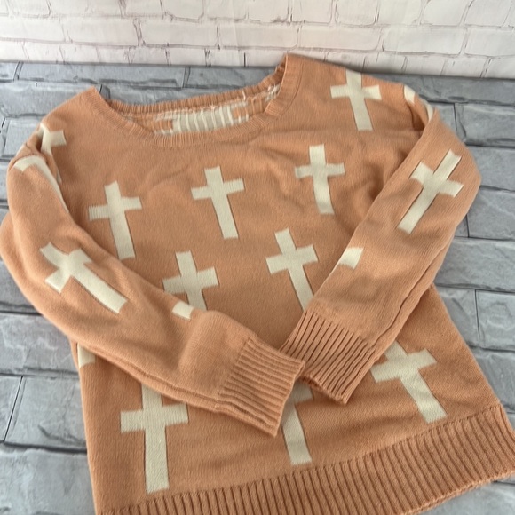 Knitted crosses  sweater - Picture 6 of 9